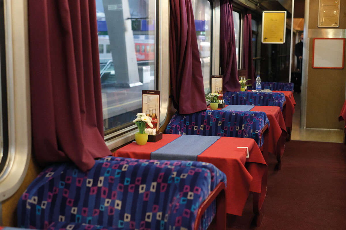 Slowenischer Speisewagen im EC „Emona“, 2019, © David Ecker / Flickr