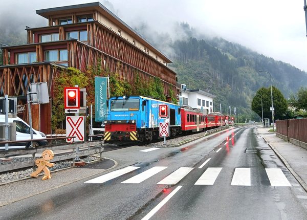 Neue Verkehrsflusslösung am Bahnübergang der Zillertalbahn